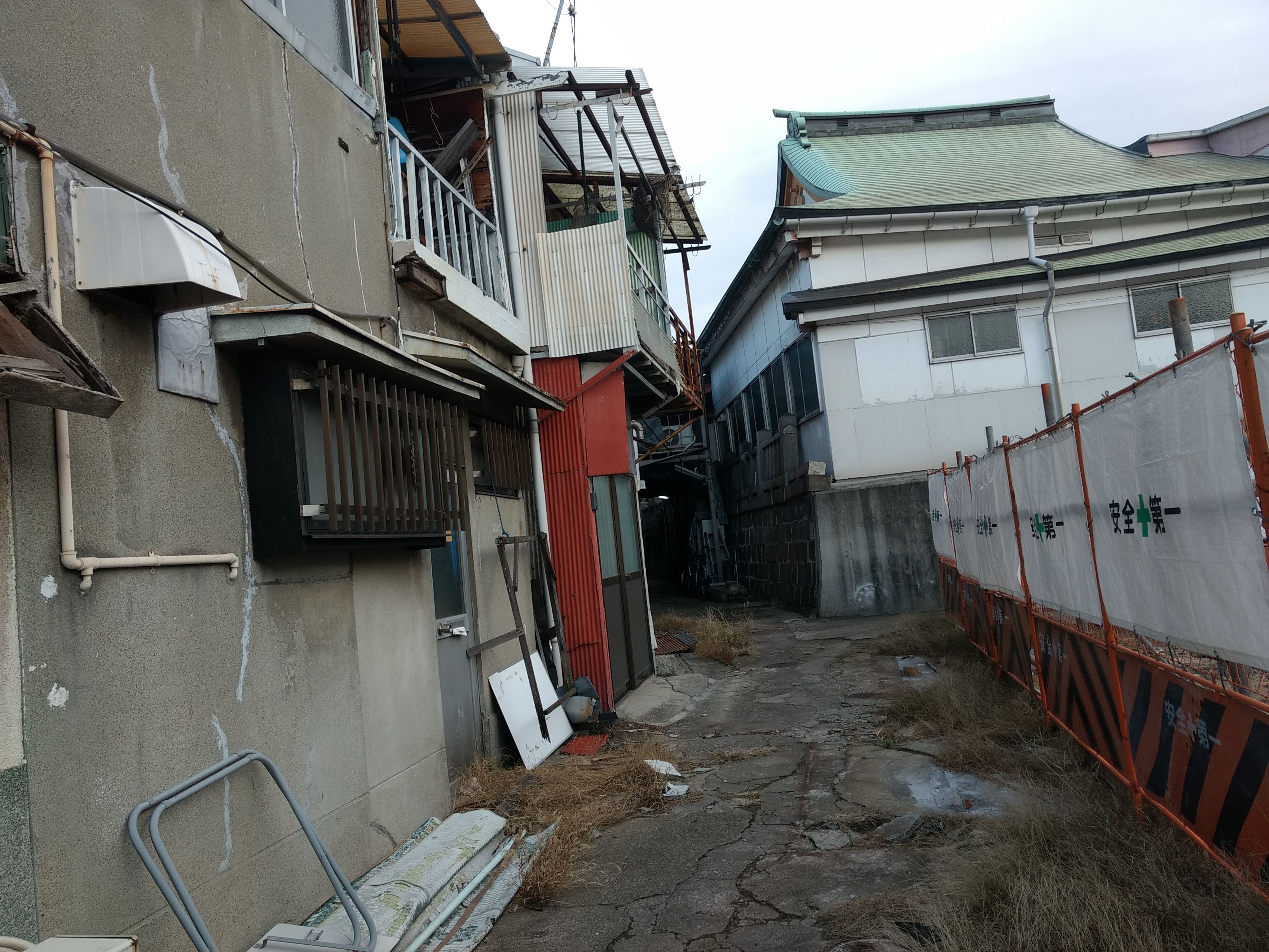 神戸のイメージとは真逆 神戸駅近くのド下町ゾーンを散歩した 西の禁書目録